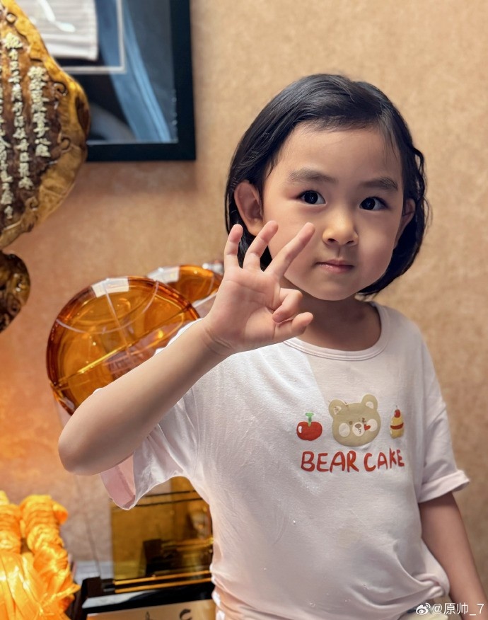 三分大賽三冠王！原帥曬三冠獎(jiǎng)杯：完成了女兒給安排的任務(wù)！